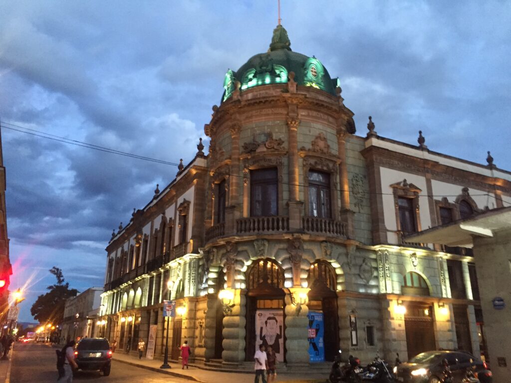 Imagen del Teatro Macedonio Alcalá, ubicado en el centro de Oaxaca